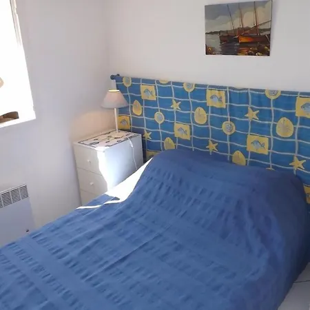 Prázdninový dům A Mateille Avec Petit Jardin Et Terrasse Couverte