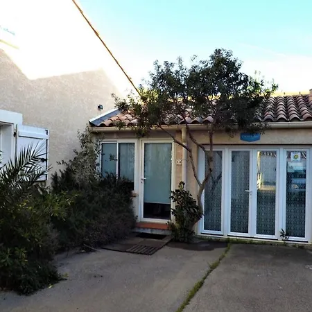 A Mateille Avec Petit Jardin Et Terrasse Couverte