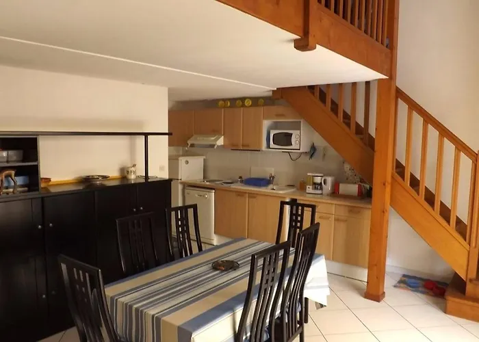 à Mateille Avec Petit Jardin Et Terrasse Couverte Casa de Férias