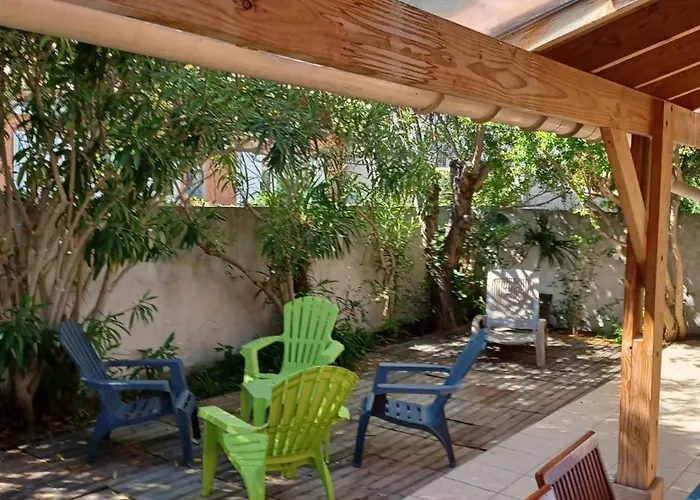 à Mateille Avec Petit Jardin Et Terrasse Couverte * Gruissan