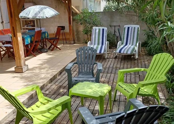 à Mateille Avec Petit Jardin Et Terrasse Couverte Casa de Férias